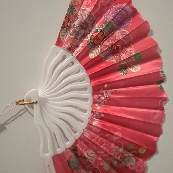 Always Have your fans on style 🪭🪭🪭 for 5️⃣ - Picture 5 of 13